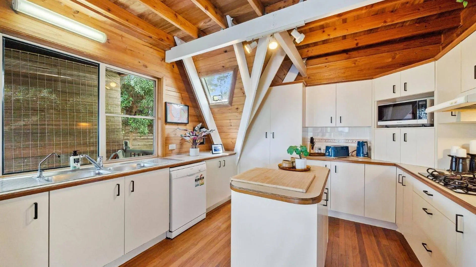 Holiday home Lovat House By Discover Stradbroke Point Lookout